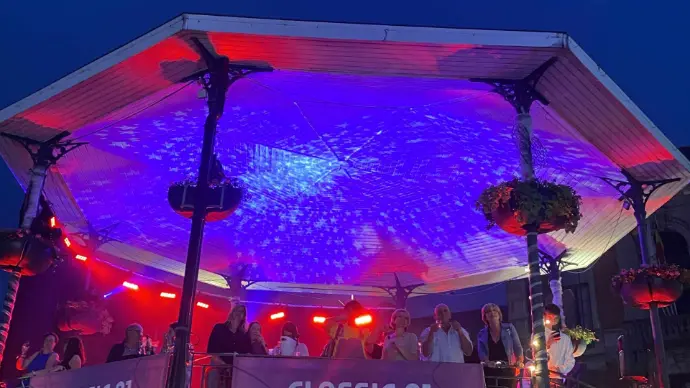 Habillage lumière du kiosque d&#39;Ecaussines